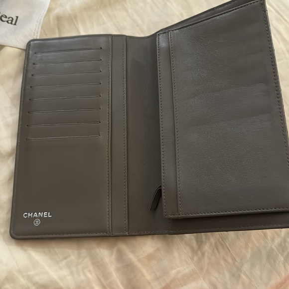 ❌SOLD❌Very Good Used Auth Chanel Patent Leather Wallet - Neutral/ Gray Color - Picture 5 of 15